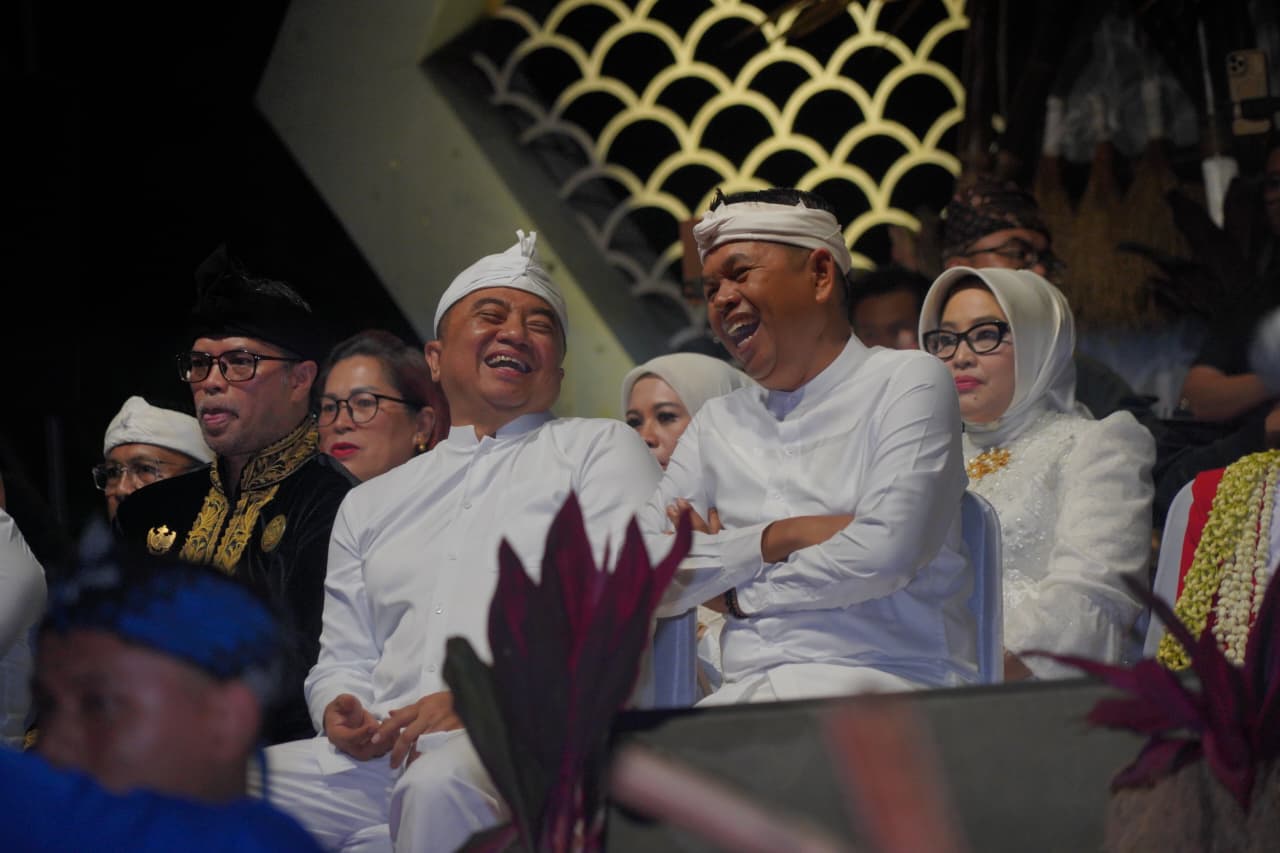 Ribuan Warga Padati Kirab Mahkota Binokasih di Garut, Milangkala Tatar Sunda 2026 Berlangsung Meriah